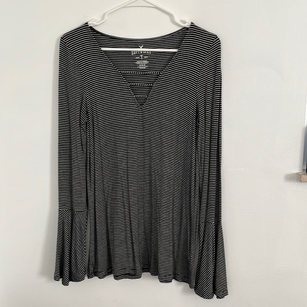 American Eagle Grey and White Soft & Sexy Shirt